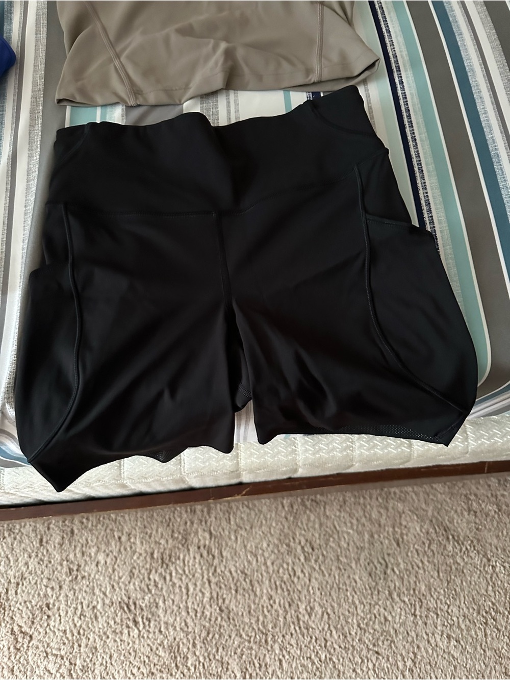 lululemon cobalt blue tank, taupe crop tank & black shorts set - Picture 2 of 5